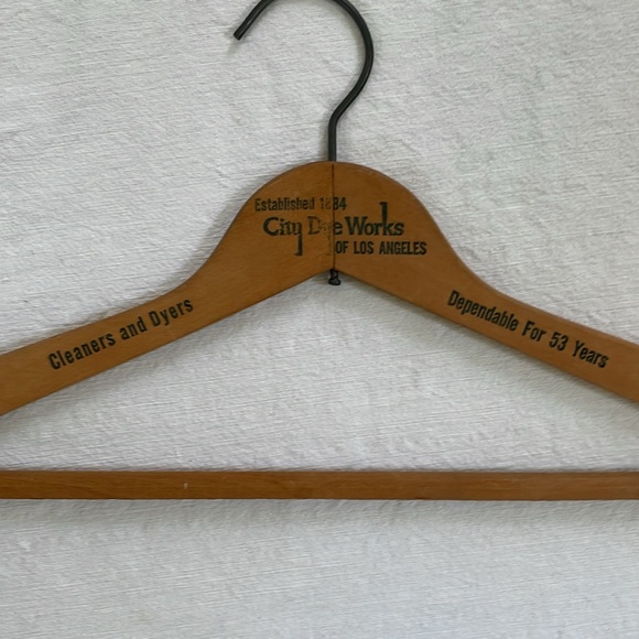 Vintage wooden hangers from Los Angeles area. - Picture 6 of 6